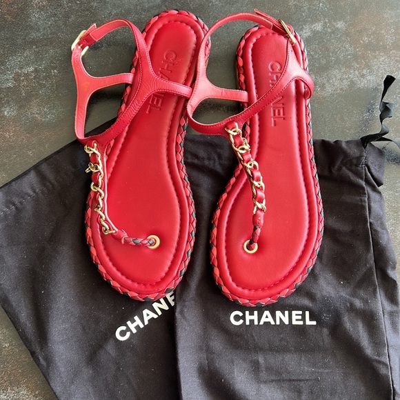 CHANEL Interlocking CC Logo Lambskin T-Strap Sandals - Picture 10 of 11